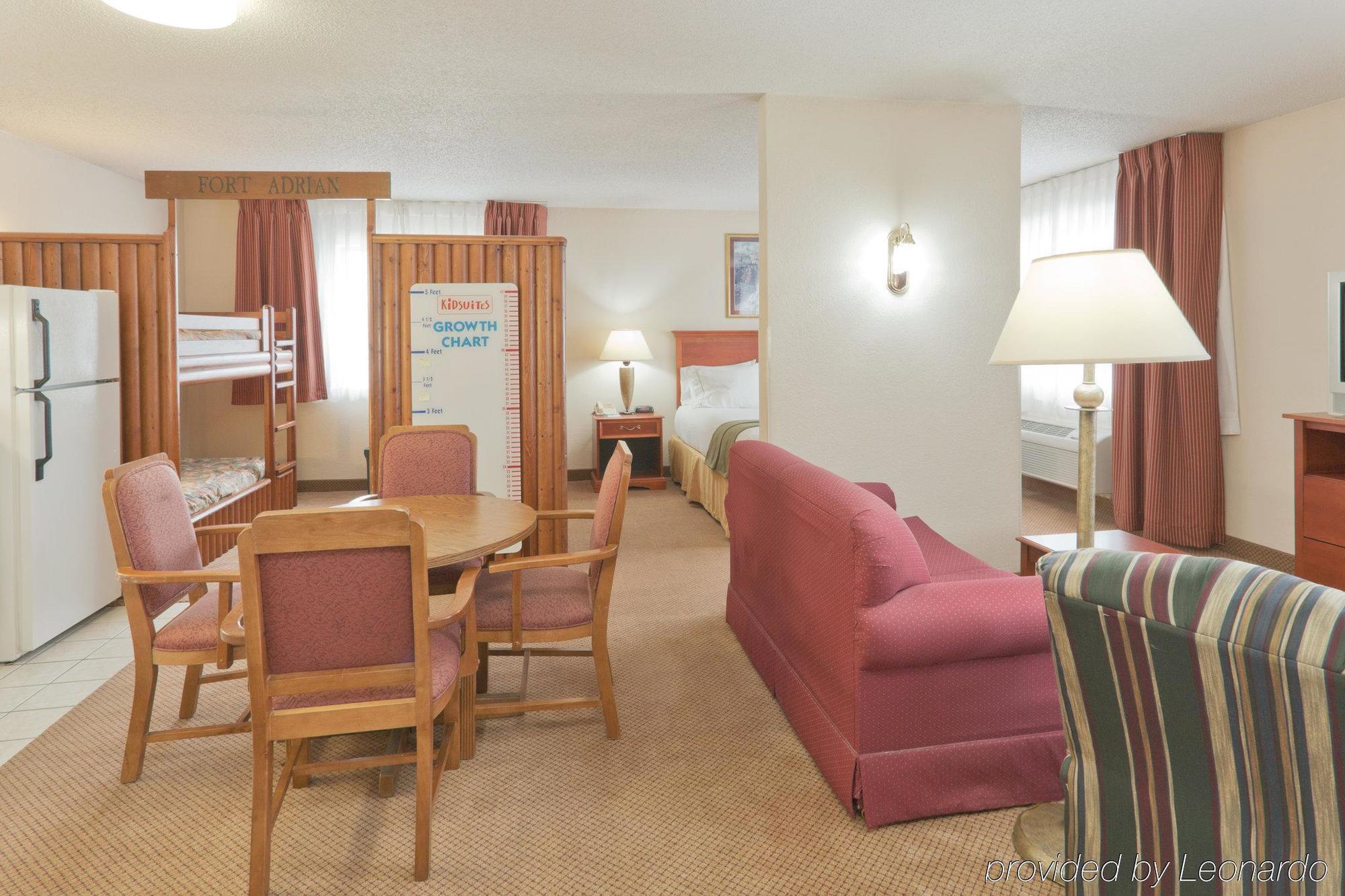 Holiday Inn Express Adrian By Ihg Habitación foto